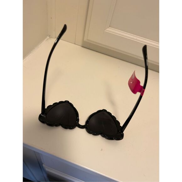 Betsey Johnson NWT True To Heart Glittering Sunglasses, Black, MSRP $48 - Picture 2 of 6